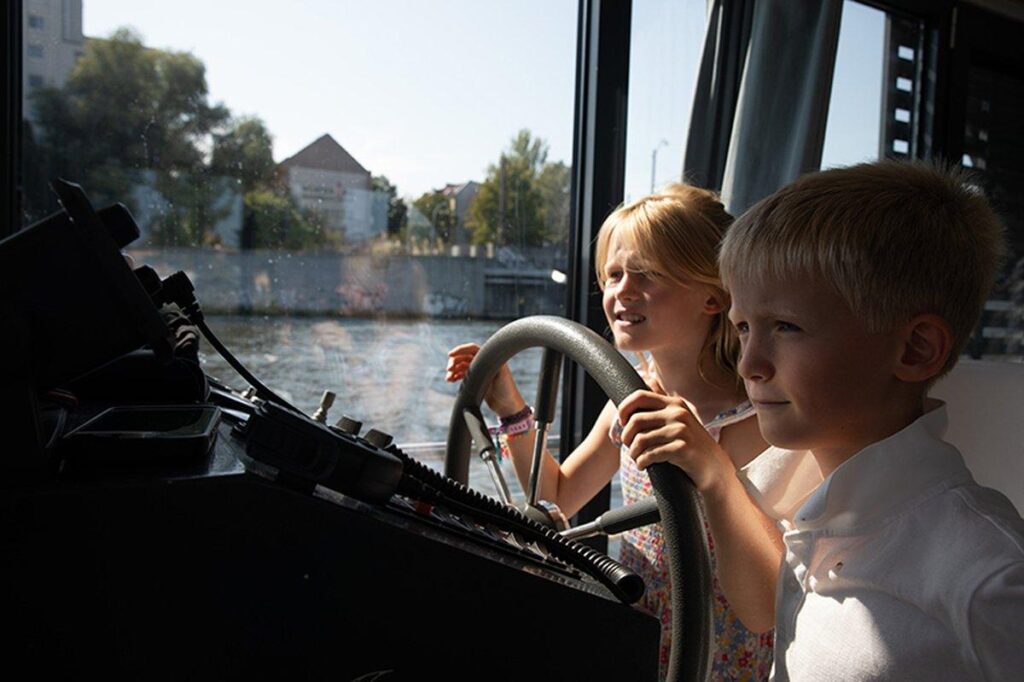 Kinder_am_Steuer_web.jpg