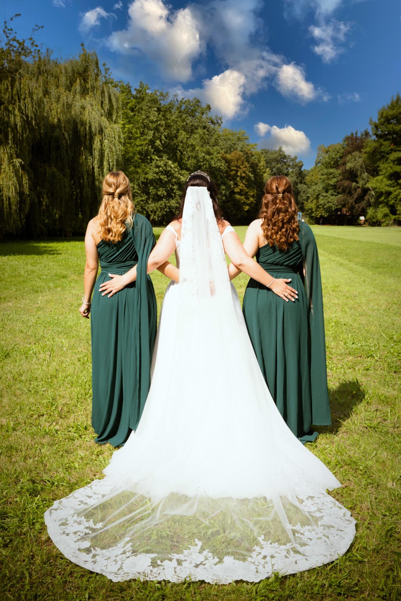 braut-mit-brautjungfern